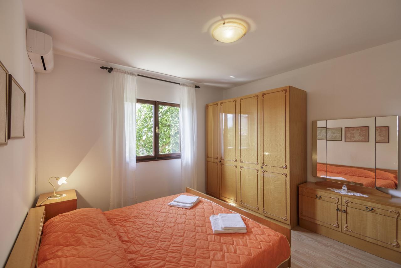 Apartmani Jordana Komiza Exterior photo