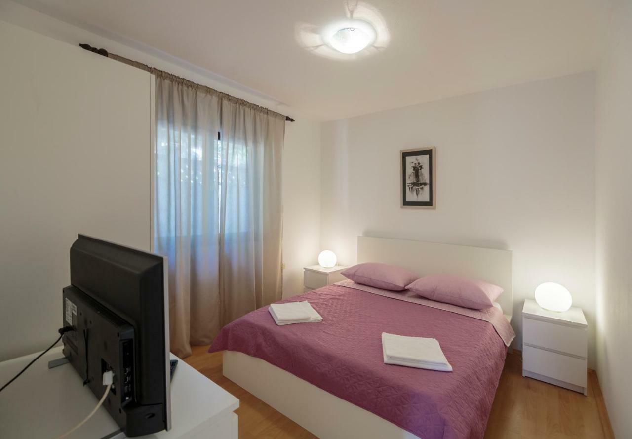 Apartmani Jordana Komiza Exterior photo